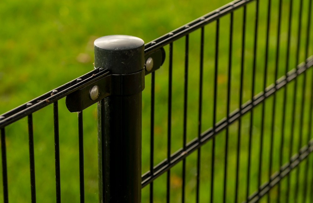 Detail ronde staander met paalkap, gitzwart