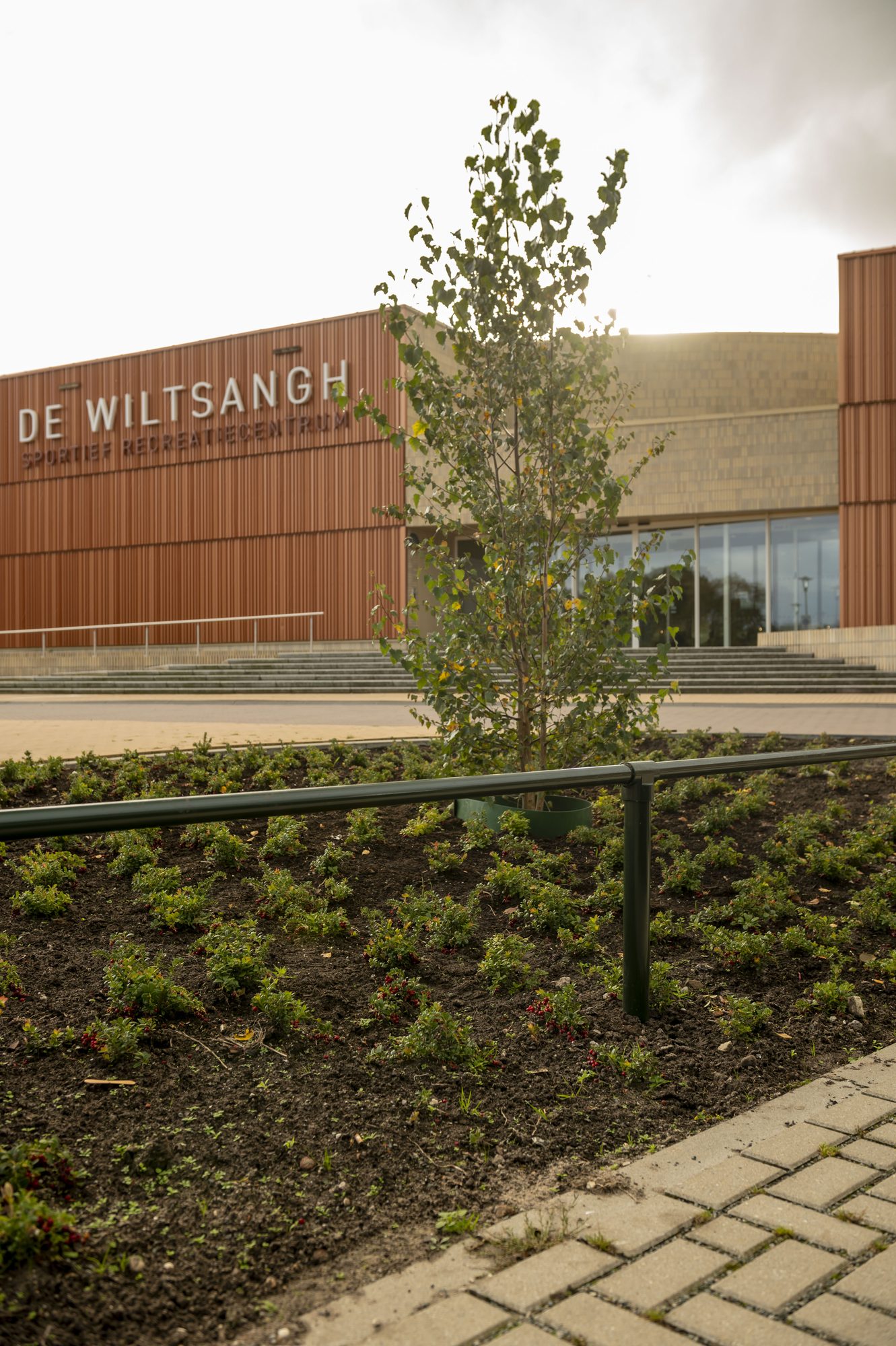 Plantsoenhekwerk rondom een plantvak bij De Wiltsangh
